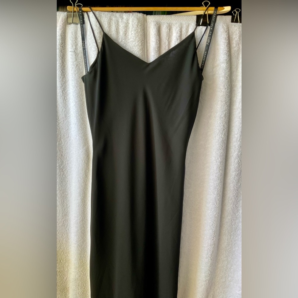 Niki Livas Chic Black Maxi Pencil Dress with Backless Design - Picture 7 of 11